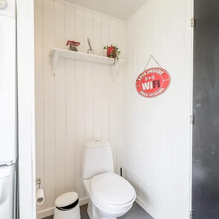 6 Person In Henne Feriehus *